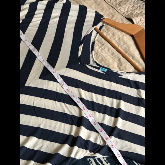 OLD NAVY Maternity Tee - Picture 4 of 6